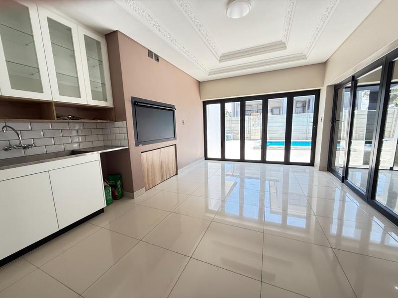 5 Bedroom Property for Sale in Tafelzicht Western Cape